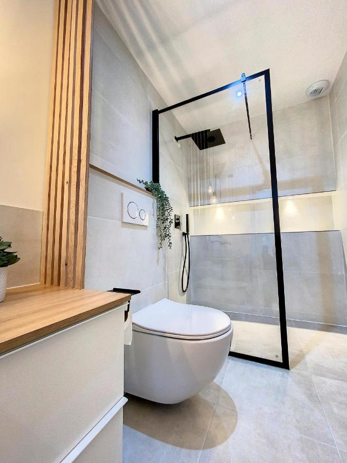 Appartchic - Appartement Standing - Plein Centre & Parking Prive Créon エクステリア 写真