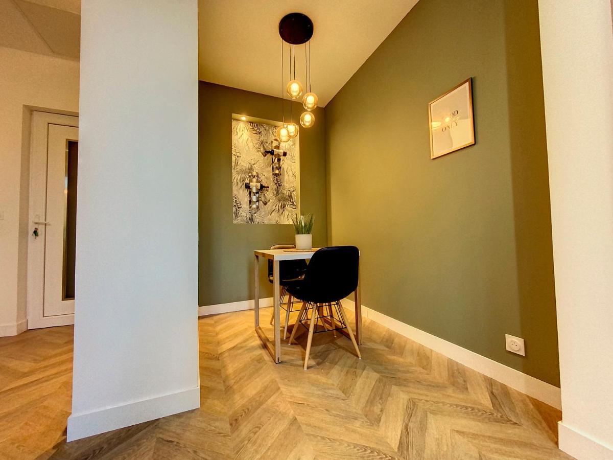 Appartchic - Appartement Standing - Plein Centre & Parking Prive Créon エクステリア 写真
