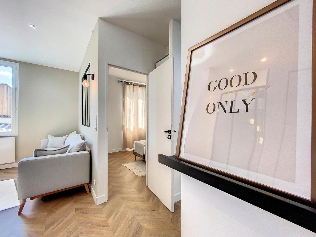 Appartchic - Appartement Standing - Plein Centre & Parking Prive Créon エクステリア 写真